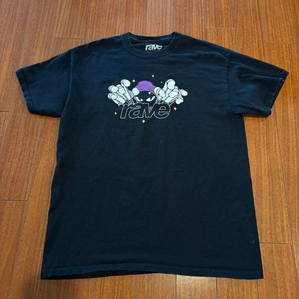 faded‎ black Rave Skateboards black graphic tee. Item 489